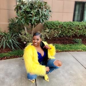 Meet your Posher, Abril